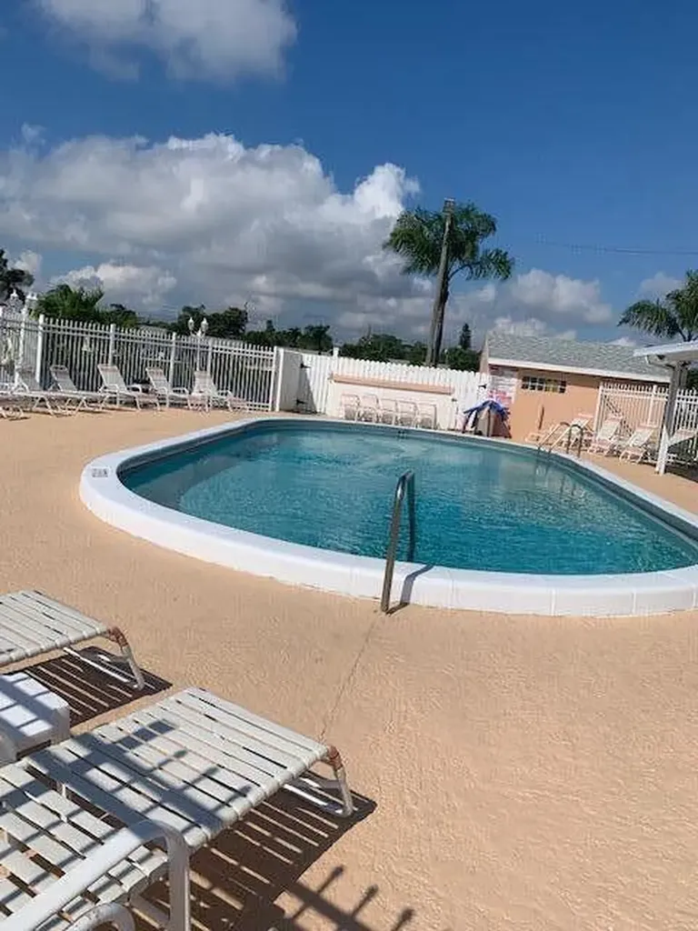 2821 Duke Lane Delray Beach FL 33445