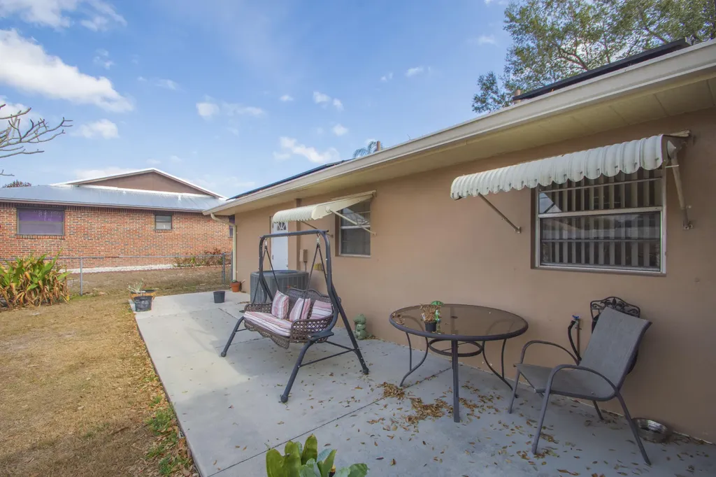 1686 SE Biddle Lane Port St Lucie FL 34983