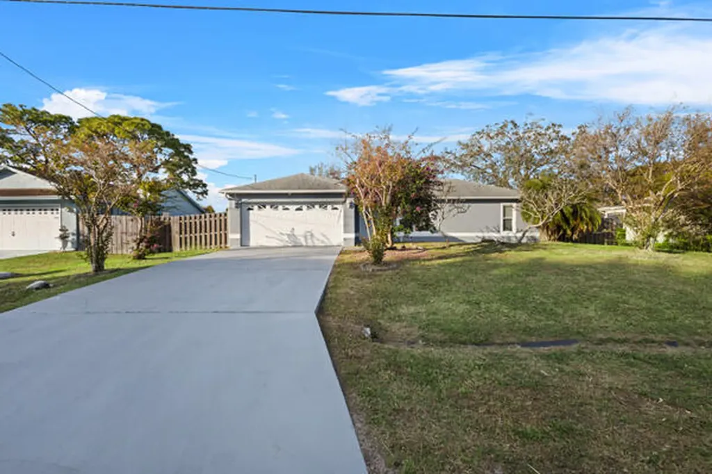 457 SW David Terrace Port St Lucie FL 34953