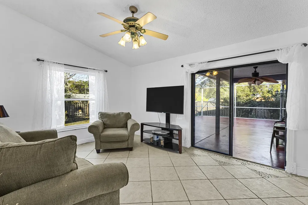 457 SW David Terrace Port St Lucie FL 34953