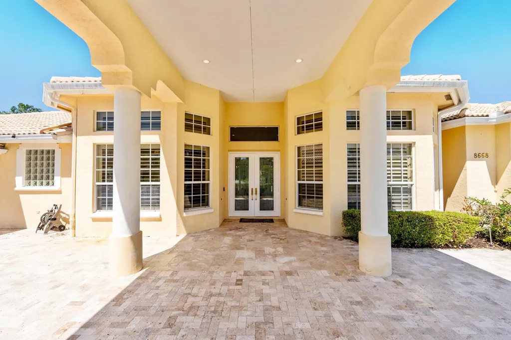 8668 Marlamoor Lane Palm Beach Gardens FL 33412