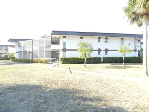 4 Greenway Village N Royal Palm Beach FL 33411