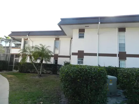 4 Greenway Village N Royal Palm Beach FL 33411