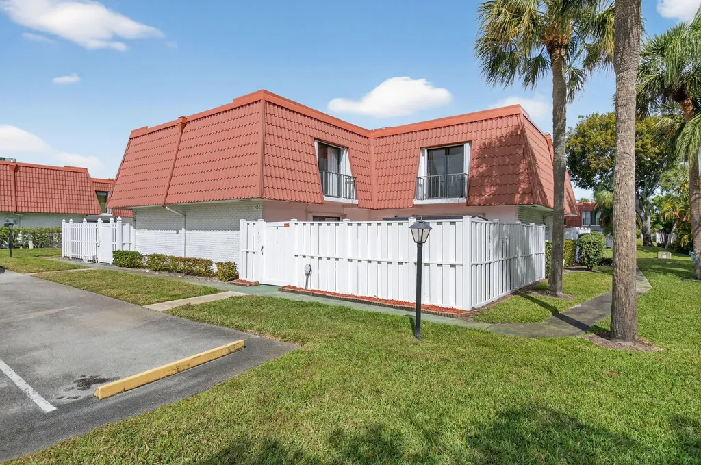 1423 SW 28th Avenue Boynton Beach FL 33426