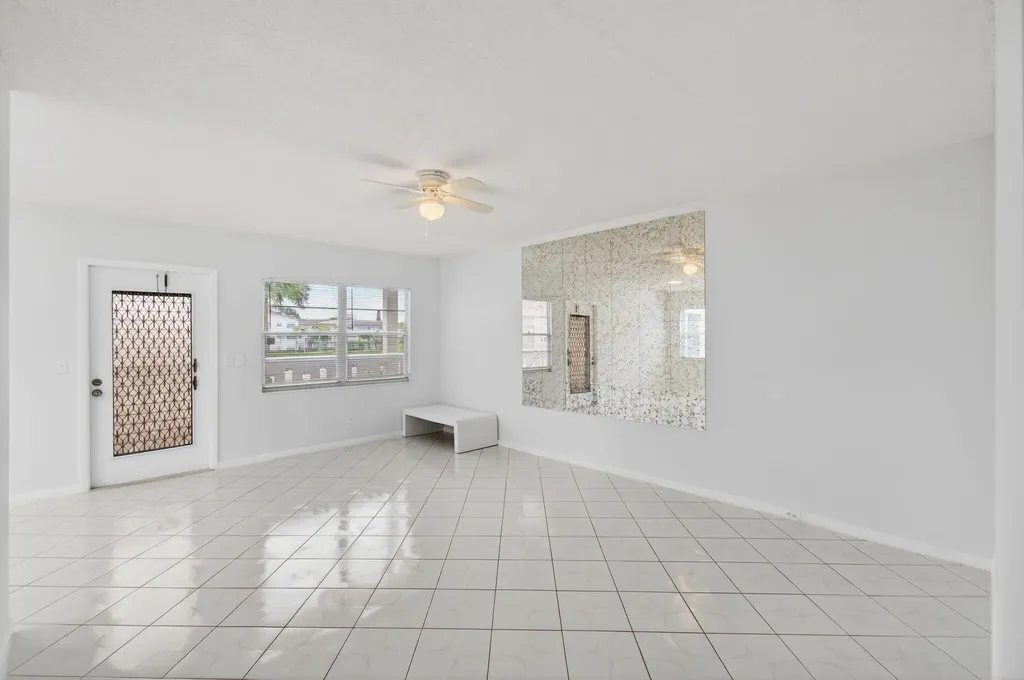 360 Fanshaw I Boca Raton FL 33434