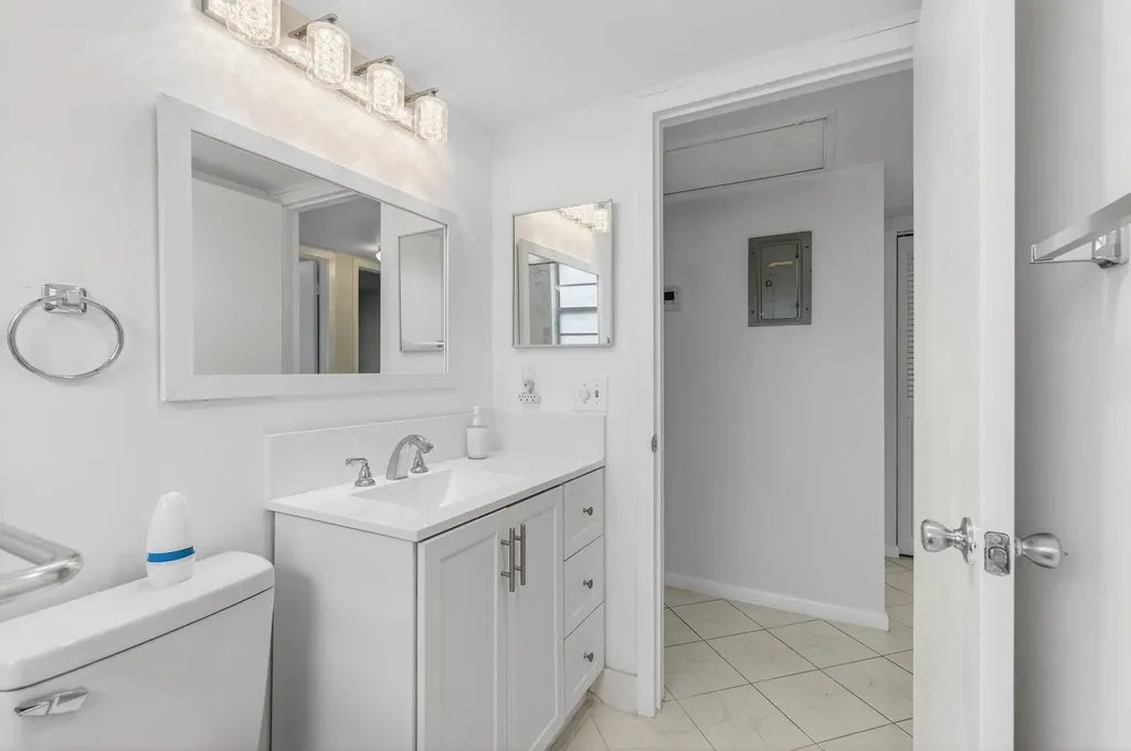 360 Fanshaw I Boca Raton FL 33434