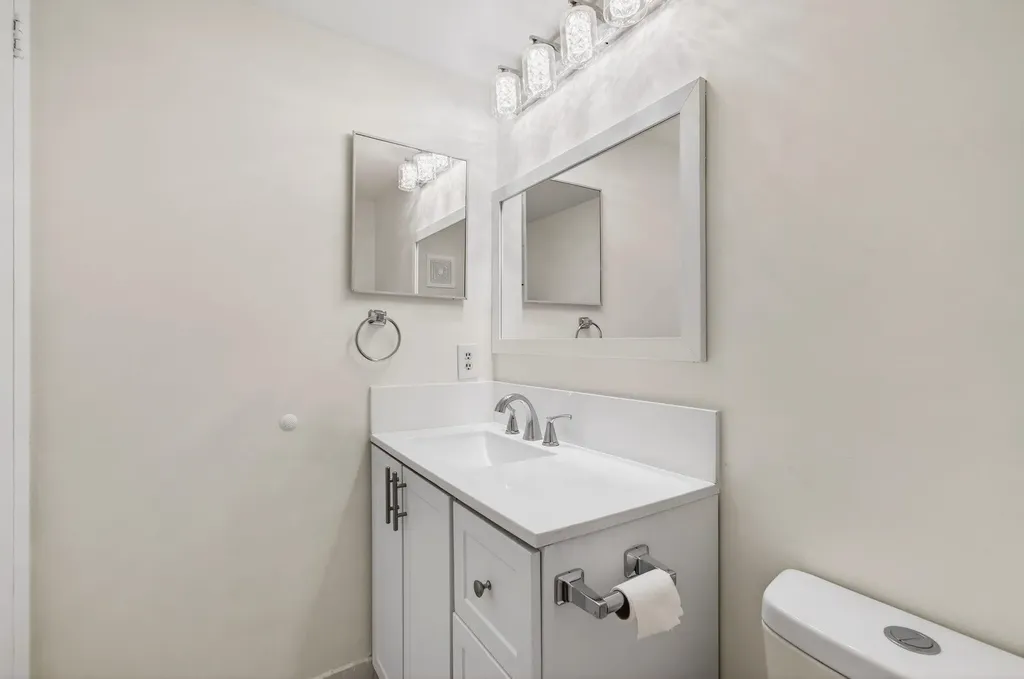 360 Fanshaw I Boca Raton FL 33434