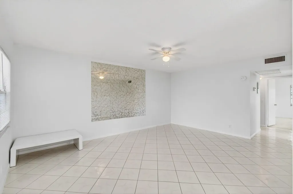 360 Fanshaw I Boca Raton FL 33434