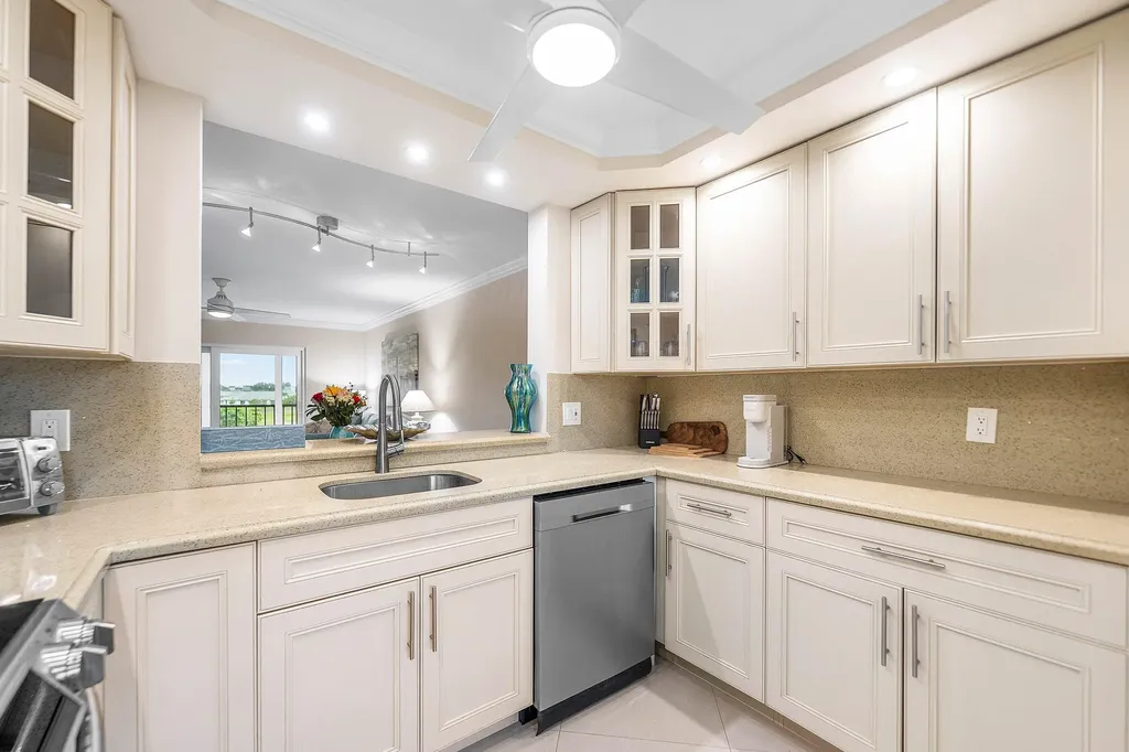 7286 Huntington Lane Delray Beach FL 33446