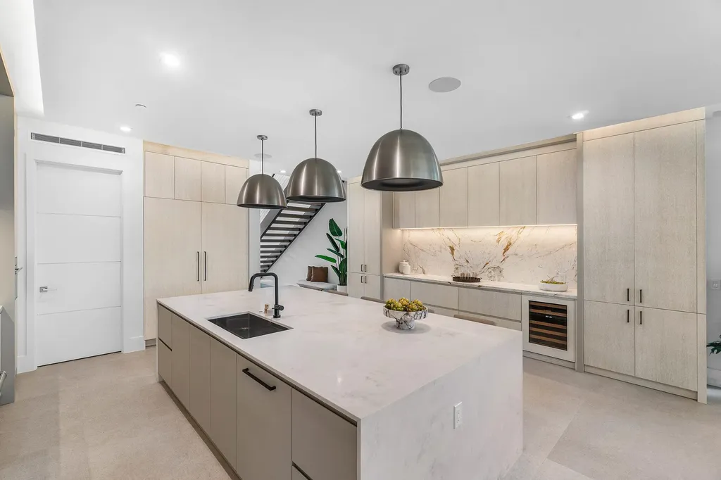 810 Palm Trail Delray Beach FL 33483