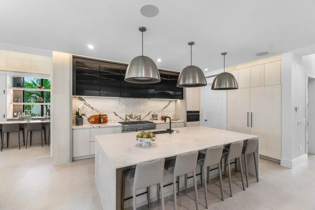 810 Palm Trail Delray Beach FL 33483