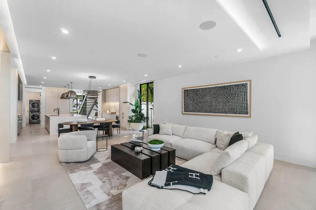 810 Palm Trail Delray Beach FL 33483