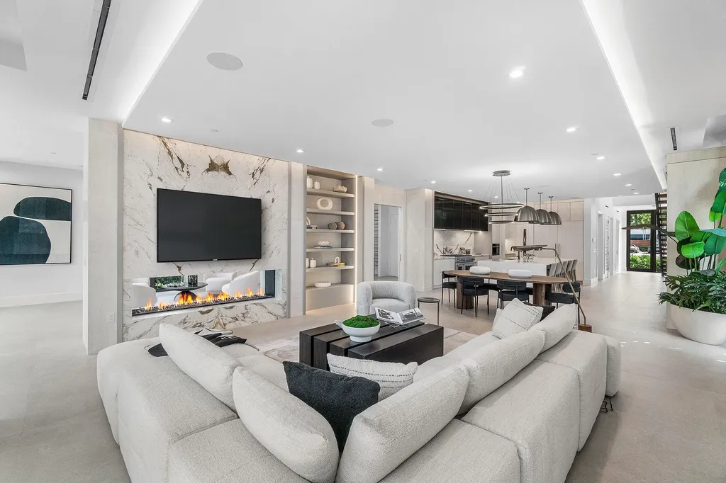 810 Palm Trail Delray Beach FL 33483
