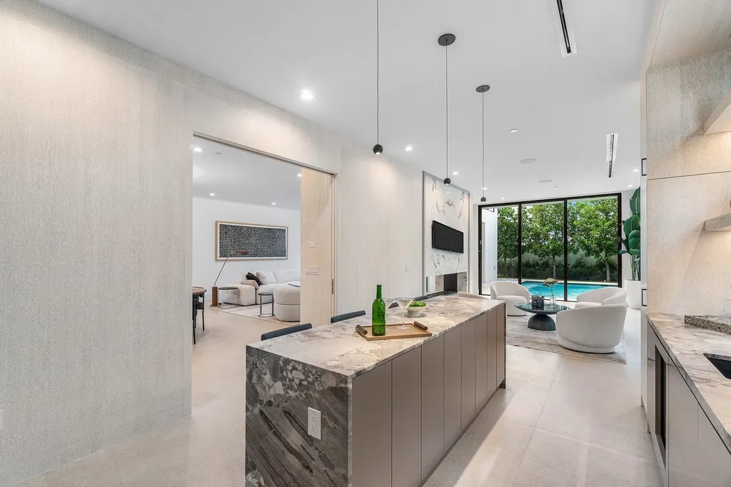 810 Palm Trail Delray Beach FL 33483