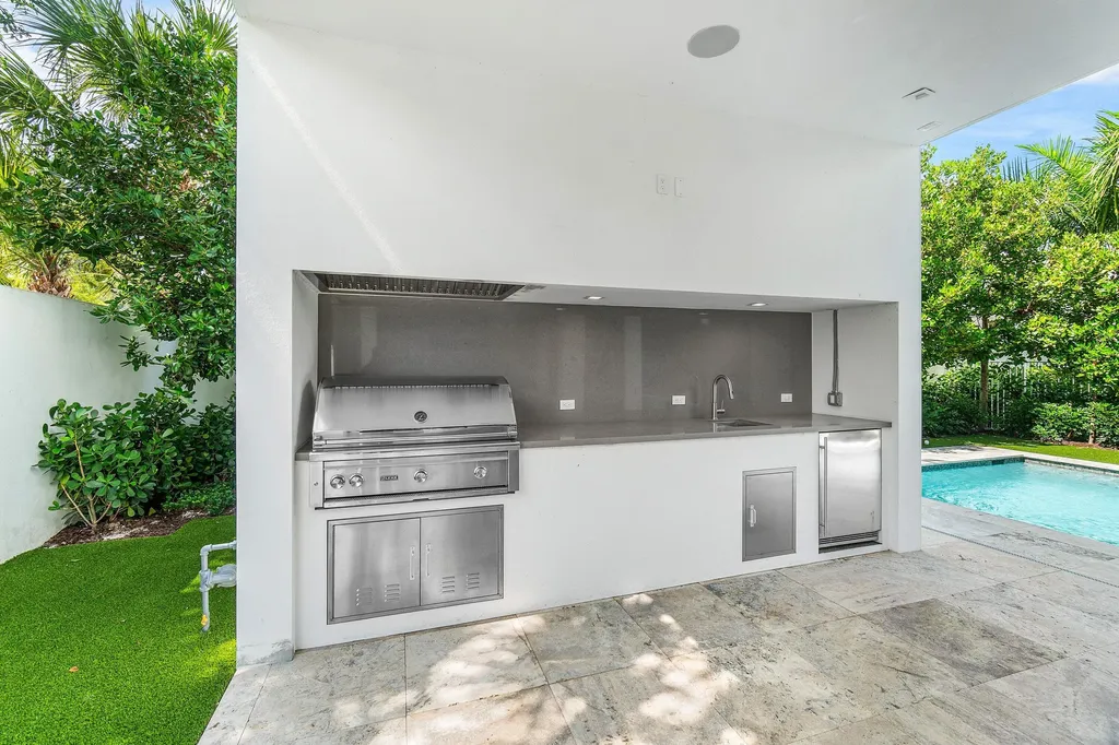 810 Palm Trail Delray Beach FL 33483