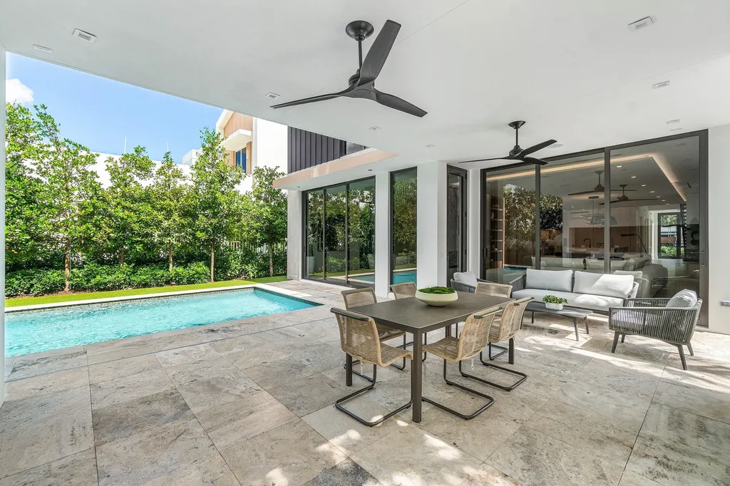810 Palm Trail Delray Beach FL 33483