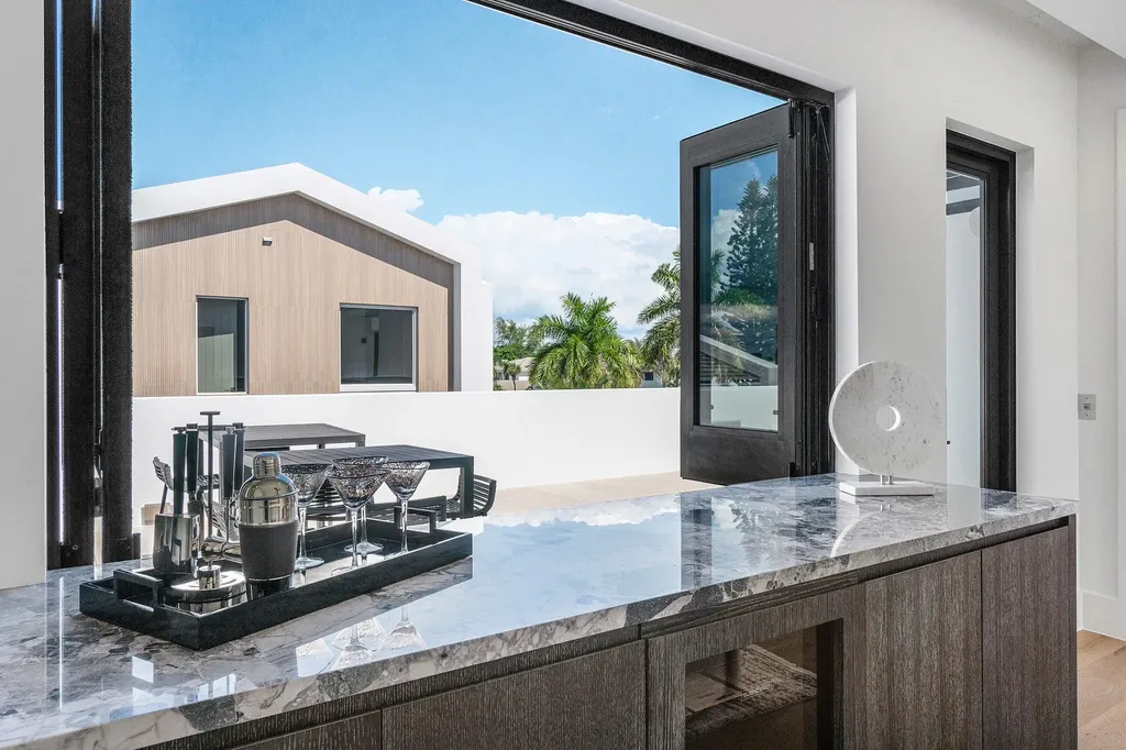 810 Palm Trail Delray Beach FL 33483
