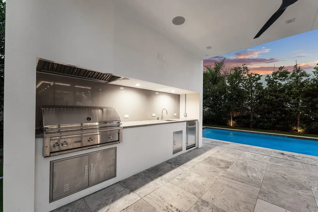 810 Palm Trail Delray Beach FL 33483