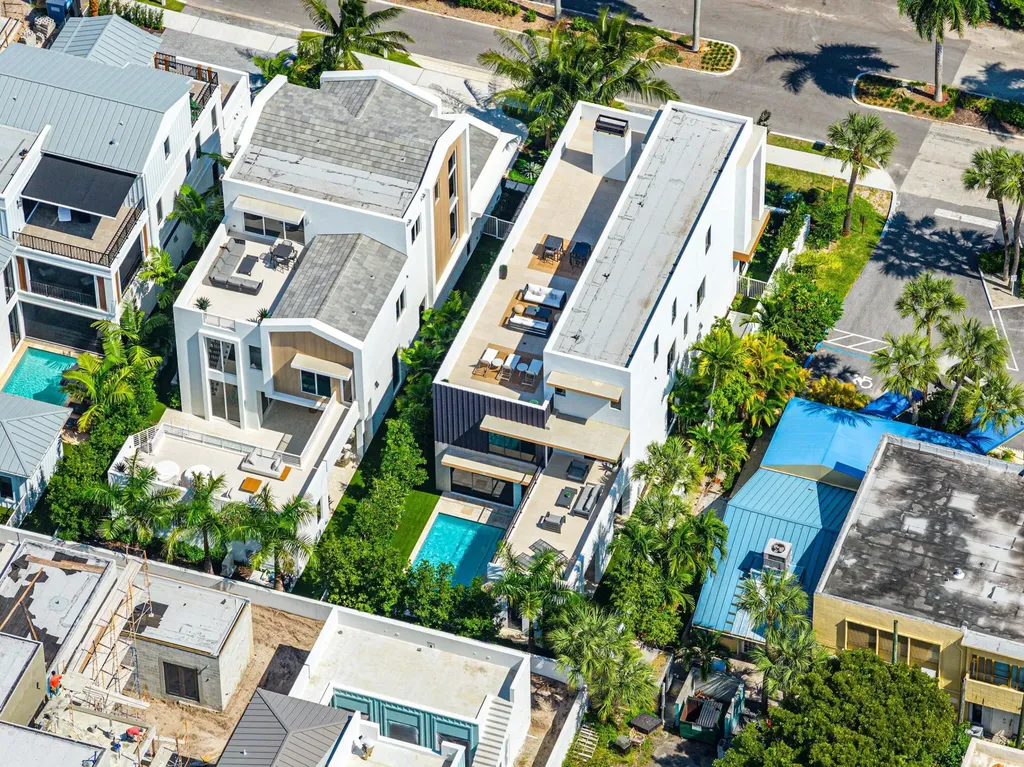 810 Palm Trail Delray Beach FL 33483