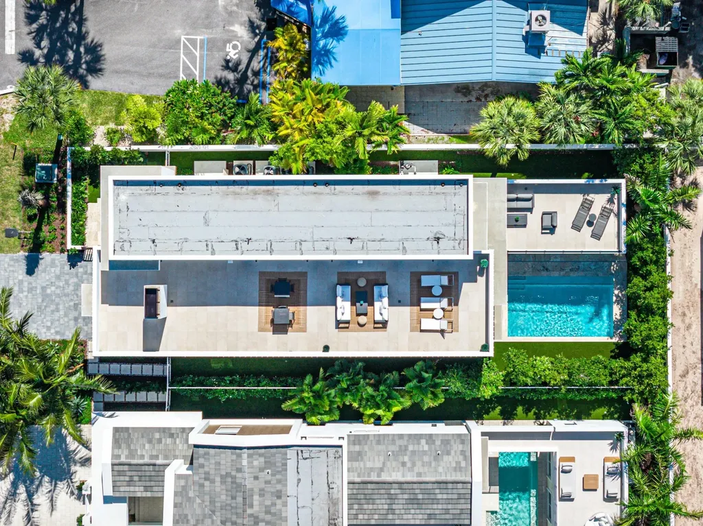 810 Palm Trail Delray Beach FL 33483