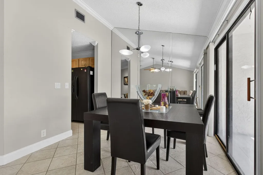 9 Lexington Lane E Palm Beach Gardens FL 33418