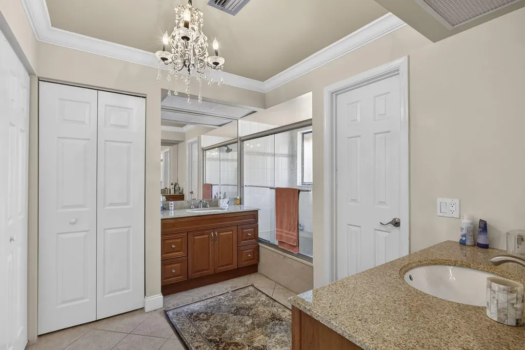 9 Lexington Lane E Palm Beach Gardens FL 33418