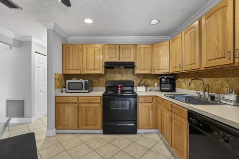9 Lexington Lane E Palm Beach Gardens FL 33418