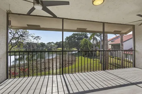 9 Lexington Lane E Palm Beach Gardens FL 33418