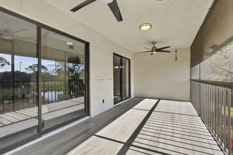 9 Lexington Lane E Palm Beach Gardens FL 33418