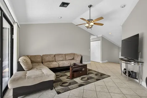9 Lexington Lane E Palm Beach Gardens FL 33418