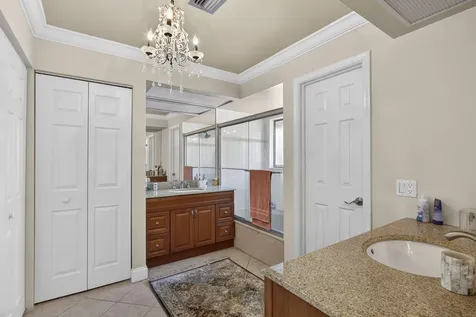 9 Lexington Lane E Palm Beach Gardens FL 33418