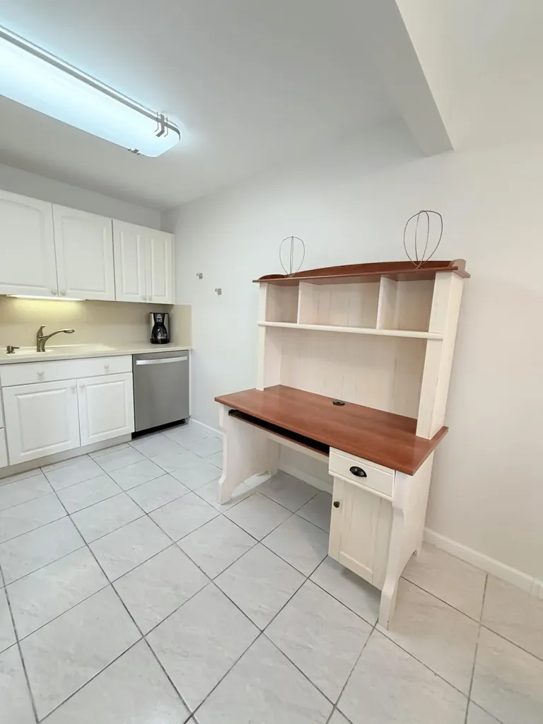 1004 Newcastle A Boca Raton FL 33434