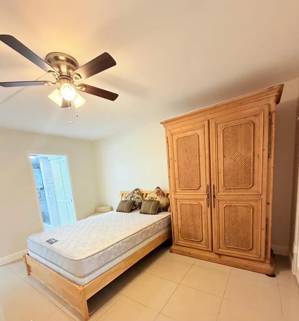 1004 Newcastle A Boca Raton FL 33434
