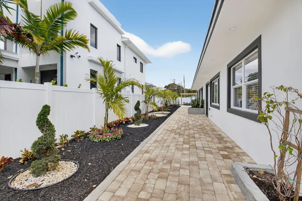 341 SE 3rd Avenue Delray Beach FL 33483
