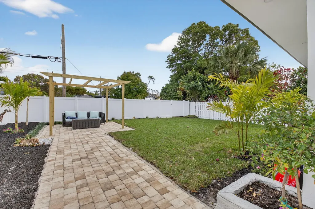 341 SE 3rd Avenue Delray Beach FL 33483