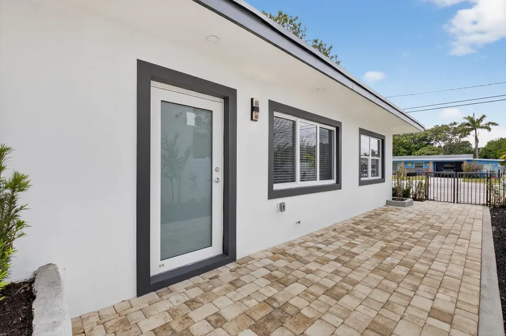341 SE 3rd Avenue Delray Beach FL 33483