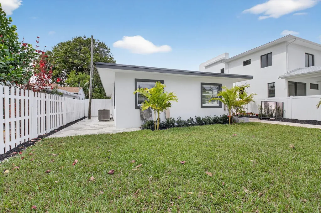 341 SE 3rd Avenue Delray Beach FL 33483