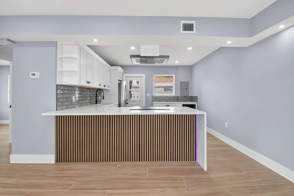 341 SE 3rd Avenue Delray Beach FL 33483