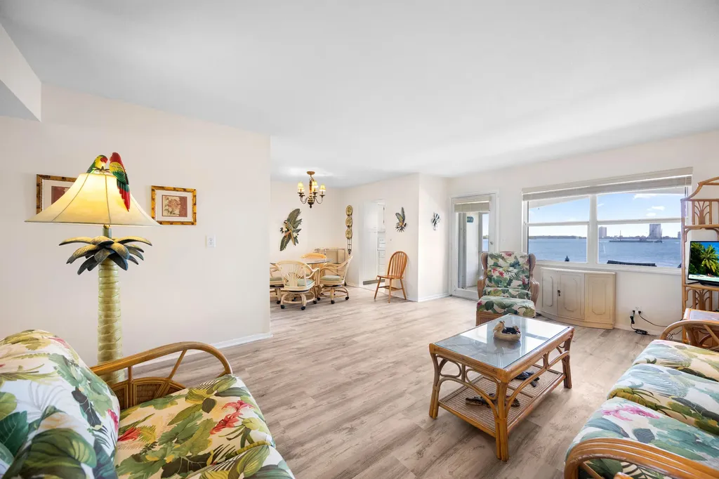 100 Shore Court North Palm Beach FL 33408