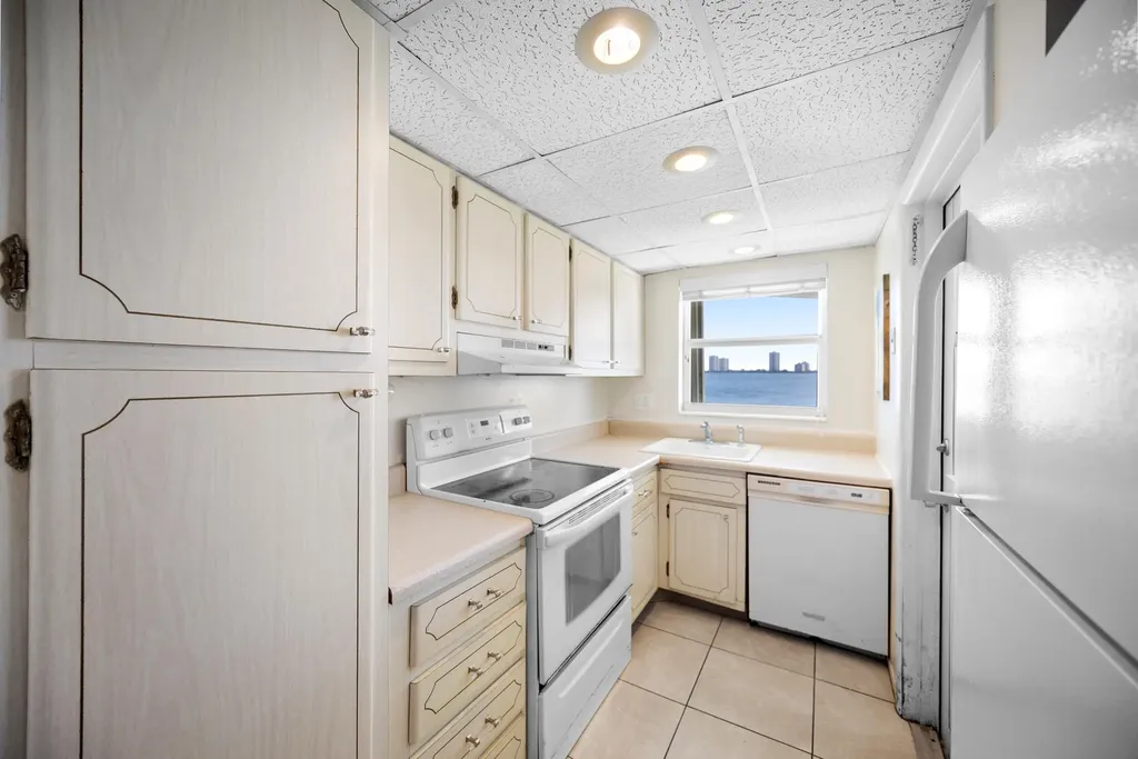 100 Shore Court North Palm Beach FL 33408