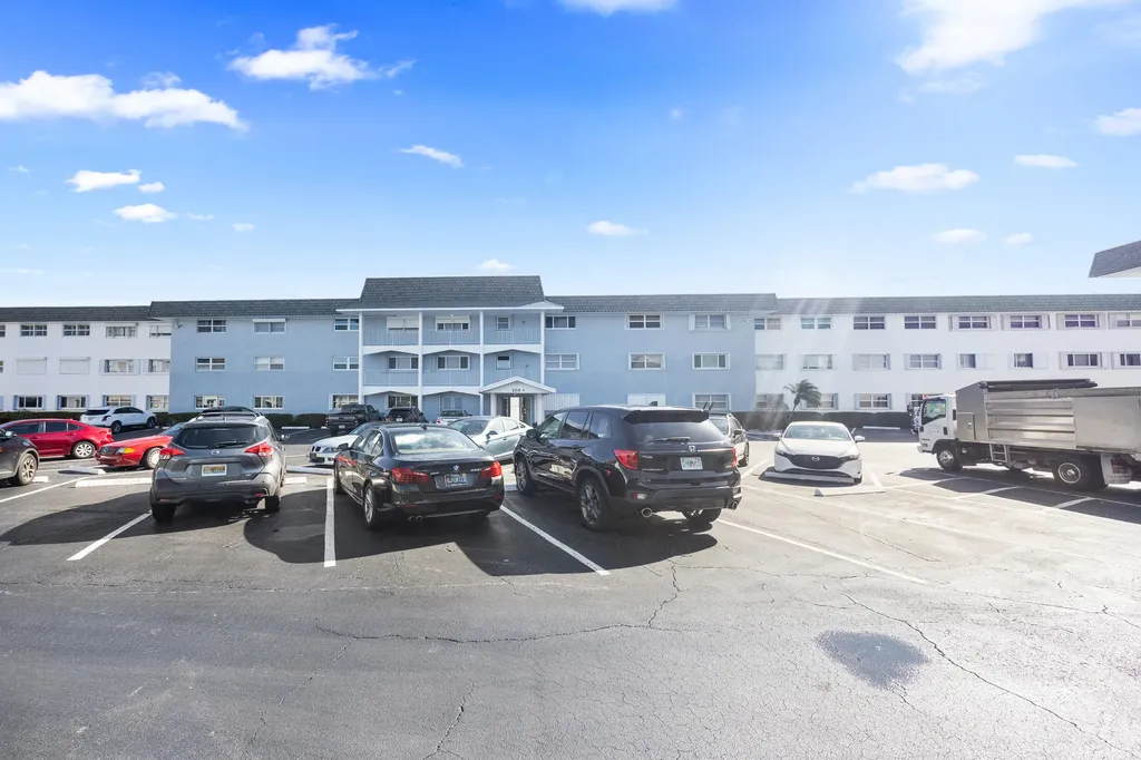 100 Shore Court North Palm Beach FL 33408