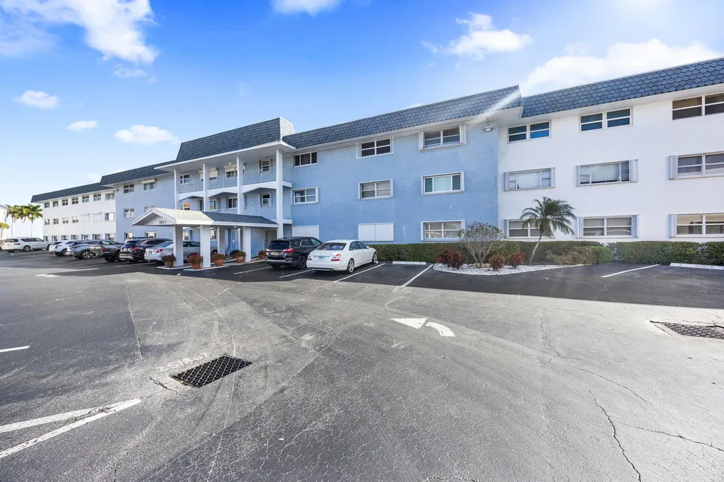 100 Shore Court North Palm Beach FL 33408