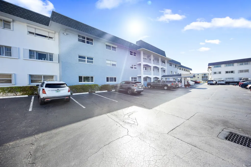 100 Shore Court North Palm Beach FL 33408