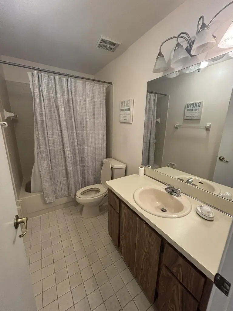 110 SE 7th St- Unit 5 Bldg 110 Deerfield Beach FL 33441