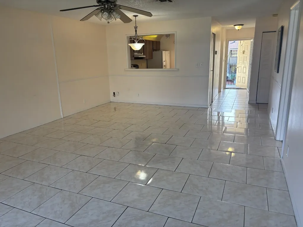 110 SE 7th St- Unit 5 Bldg 110 Deerfield Beach FL 33441