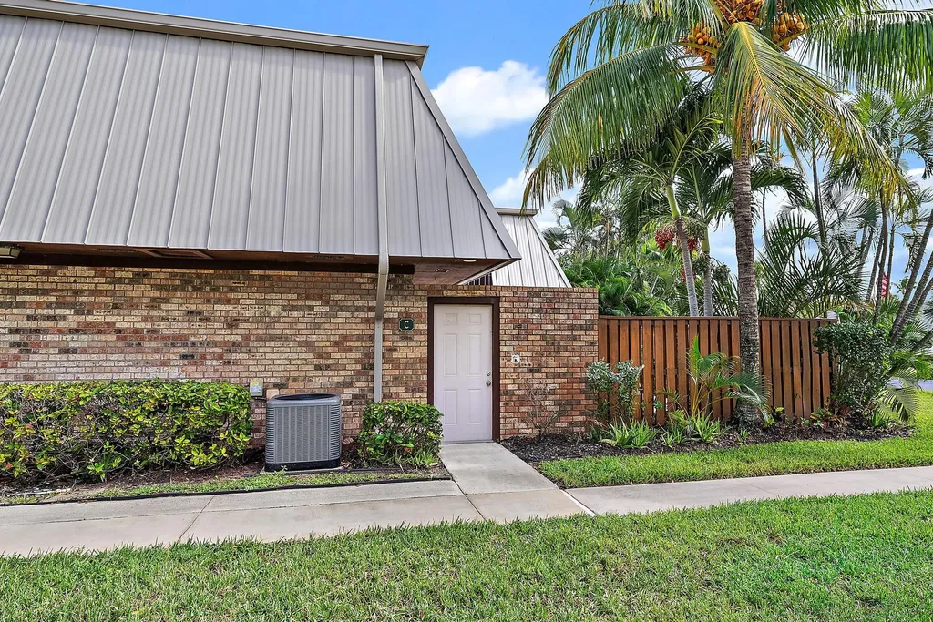 1420 Ocean Way Jupiter FL 33477