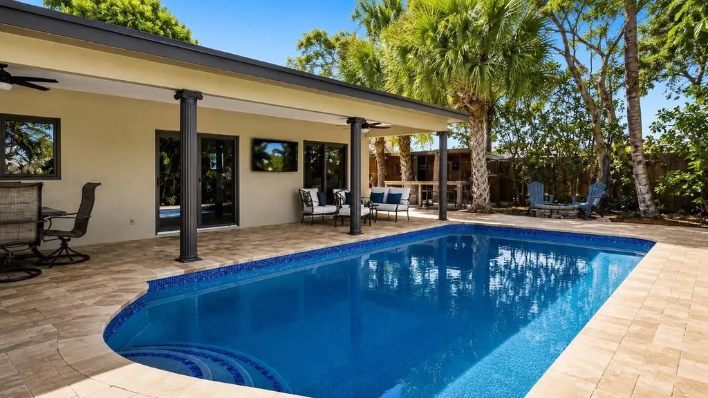 21 SE 14th Street Pompano Beach FL 33060