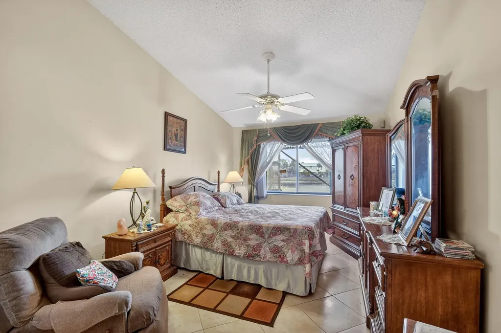 6049 Strawberry Lakes Circle Lake Worth FL 33463