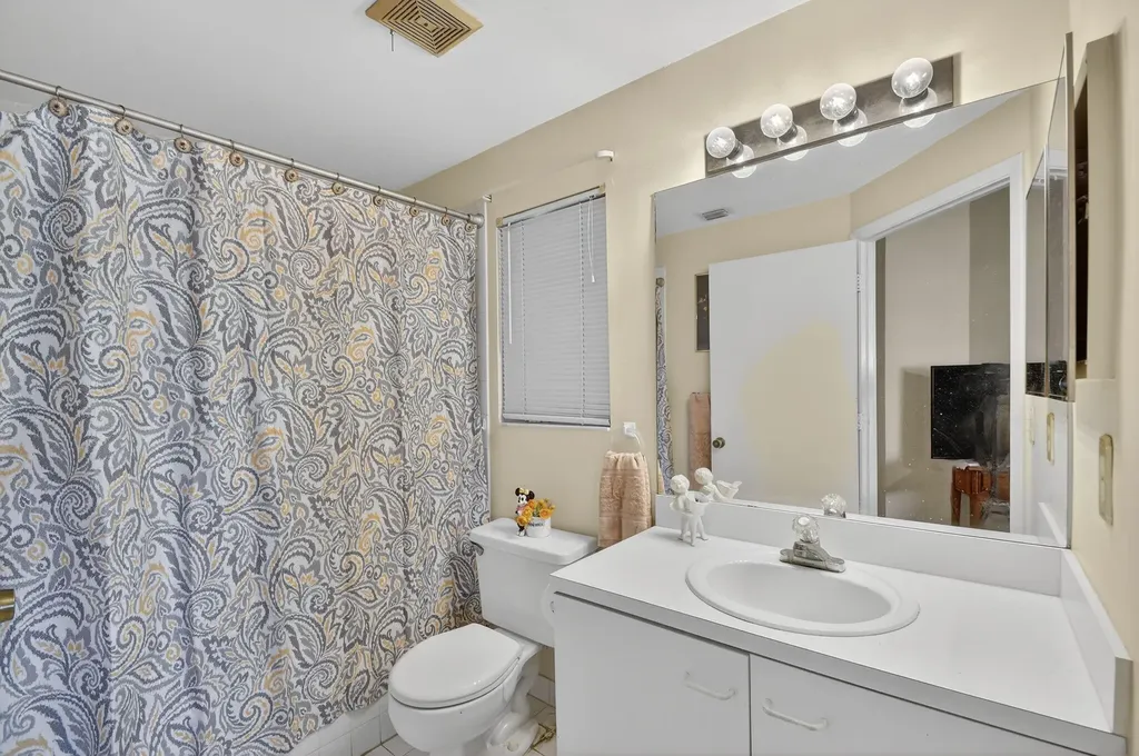 6049 Strawberry Lakes Circle Lake Worth FL 33463