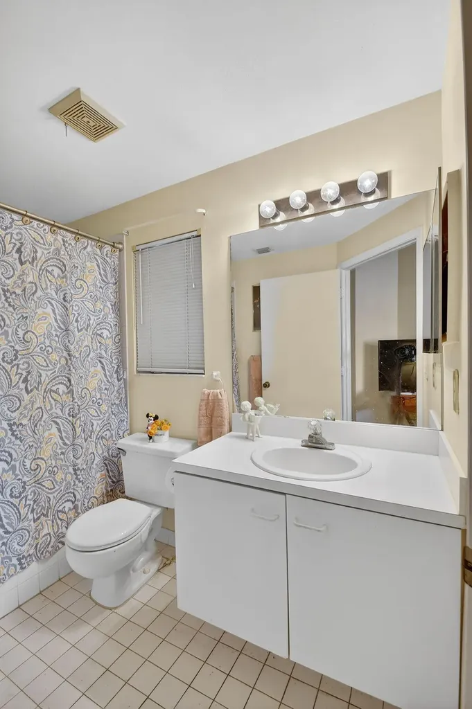 6049 Strawberry Lakes Circle Lake Worth FL 33463